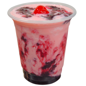 Malteada de frutos rojos con salsa de frutos rojos y cereza